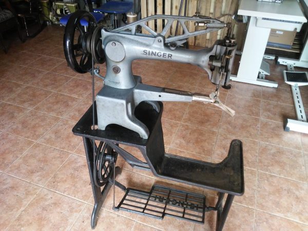 Máquina zapatera SINGER 29K - Imagen 3