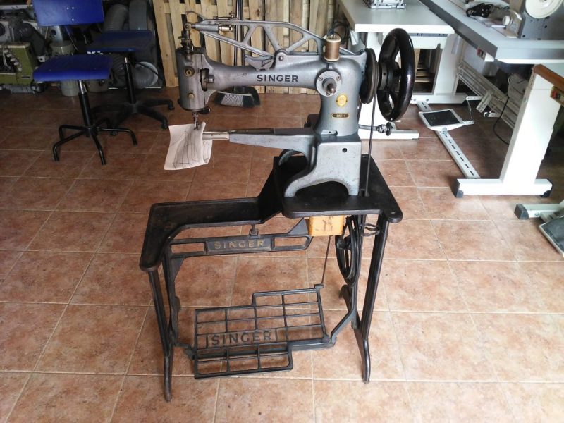 Máquina zapatera SINGER 29K