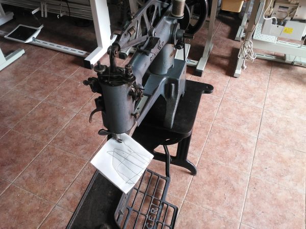 Máquina zapatera SINGER 29K - Imagen 4